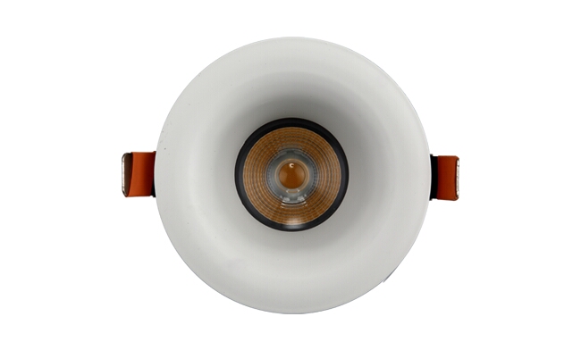 華輝照明專業(yè)生產(chǎn)LED筒燈，COB筒燈，全國(guó)行業(yè)領(lǐng)先，服務(wù)過全國(guó)各類工程達(dá)2000家。