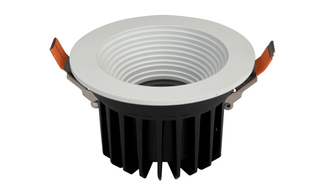 華輝照明LED筒燈驅(qū)動為恒流隔離外置驅(qū)動，便于安裝維護，與光源板實現(xiàn)完美匹配。