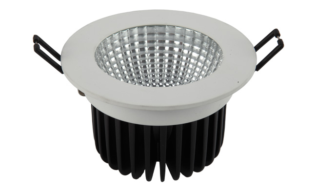 華輝照明LED筒燈驅(qū)動為恒流隔離外置驅(qū)動，便于安裝維護，與光源板實現(xiàn)完美匹配。