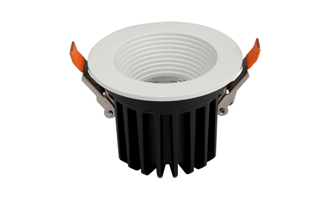 華輝照明LED筒燈驅(qū)動(dòng)為恒流隔離外置驅(qū)動(dòng)，便于安裝維護(hù)，與光源板實(shí)現(xiàn)完美匹配。