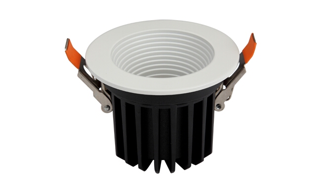 華輝照明LED筒燈驅(qū)動(dòng)為恒流隔離外置驅(qū)動(dòng)，便于安裝維護(hù)，與光源板實(shí)現(xiàn)完美匹配。