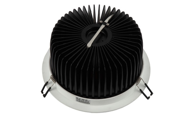 華輝照明專業(yè)LED筒燈廠家，標(biāo)準(zhǔn)的流程與質(zhì)檢程序確保COB筒燈質(zhì)量穩(wěn)定如一。