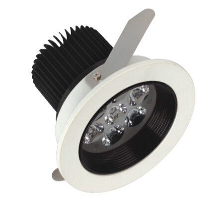 華輝照明LED筒燈驅(qū)動(dòng)為恒流隔離外置驅(qū)動(dòng)，便于安裝維護(hù)，與光源板實(shí)現(xiàn)完美匹配。