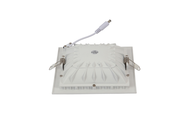 華輝照明專業(yè)LED筒燈廠家，標(biāo)準(zhǔn)的流程與質(zhì)檢程序確保COB筒燈質(zhì)量穩(wěn)定如一。