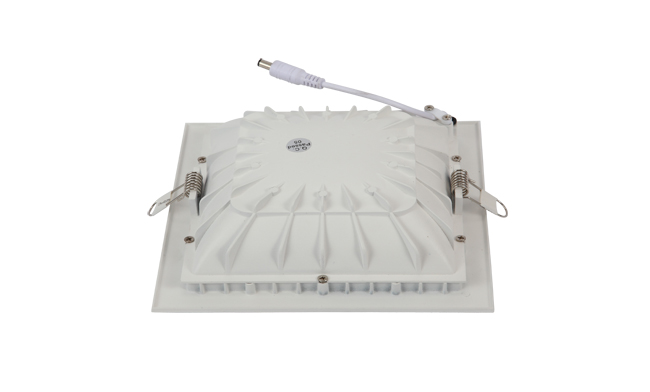 華輝照明專業(yè)LED筒燈廠家，標準的流程與質(zhì)檢程序確保COB筒燈質(zhì)量穩(wěn)定如一。