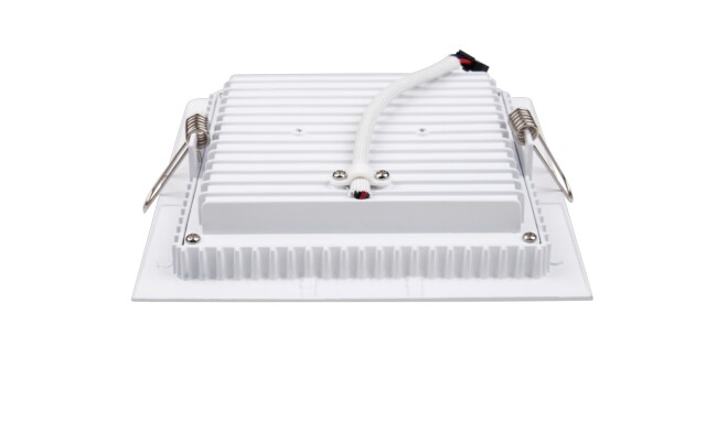 華輝照明成立于1987年，是一家專業(yè)生產(chǎn)面板燈,led面板燈,面板燈廠家,直發(fā)光面板燈，側(cè)發(fā)光面板燈的大型企業(yè)。