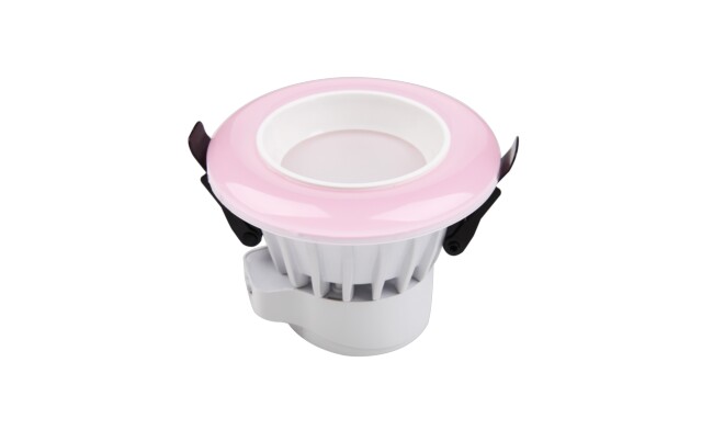 華輝照明LED筒燈驅(qū)動(dòng)為恒流隔離外置驅(qū)動(dòng)，便于安裝維護(hù)，與光源板實(shí)現(xiàn)完美匹配。