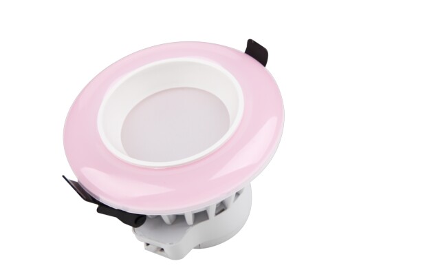 華輝照明專業(yè)LED筒燈廠家，標(biāo)準(zhǔn)的流程與質(zhì)檢程序確保COB筒燈質(zhì)量穩(wěn)定如一。