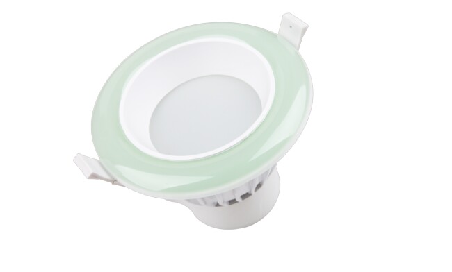 華輝照明專業(yè)LED筒燈廠家，標(biāo)準(zhǔn)的流程與質(zhì)檢程序確保COB筒燈質(zhì)量穩(wěn)定如一。