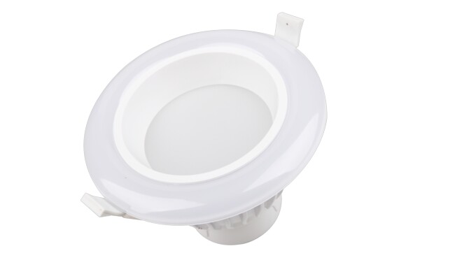 華輝照明專業(yè)LED筒燈廠家，標(biāo)準(zhǔn)的流程與質(zhì)檢程序確保COB筒燈質(zhì)量穩(wěn)定如一。