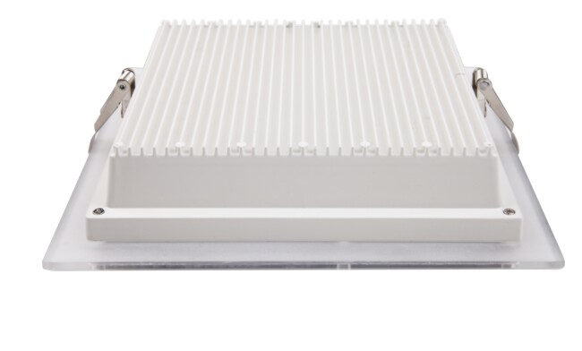 華輝照明專(zhuān)業(yè)LED筒燈廠家，標(biāo)準(zhǔn)的流程與質(zhì)檢程序確保COB筒燈質(zhì)量穩(wěn)定如一。