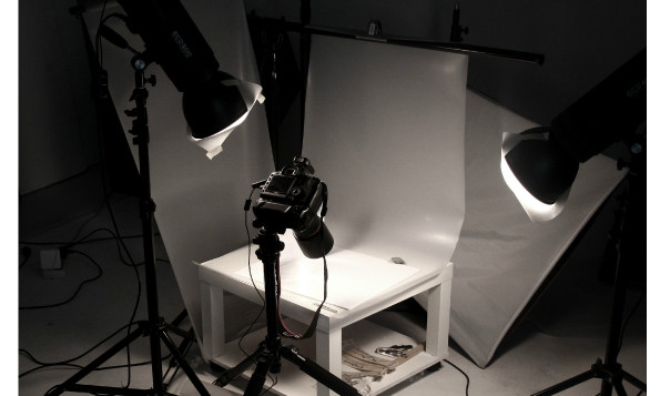 咔擦~咔擦~華輝照明“戲碼”不斷