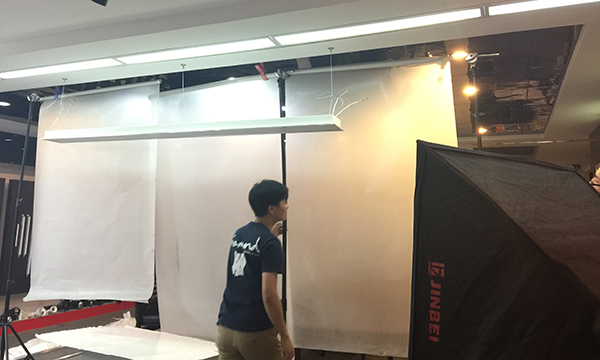 咔擦~咔擦~華輝照明“戲碼”不斷