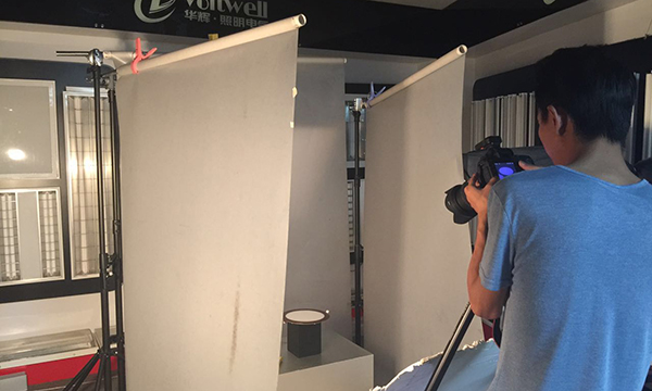 咔擦~咔擦~華輝照明“戲碼”不斷