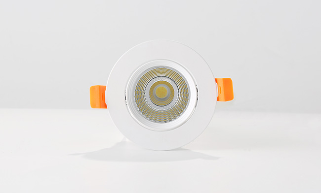 華輝照明成立于1987年，是一家專業(yè)生產(chǎn)LED辦公吊線燈,led面板燈,面板燈廠家,直發(fā)光面板燈，側(cè)發(fā)光面板燈的大型企業(yè)。