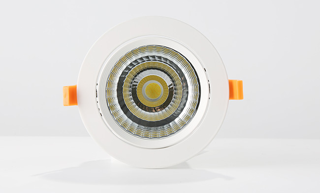 華輝照明成立于1987年，是一家專業(yè)生產(chǎn)LED辦公吊線燈,led面板燈,面板燈廠家,直發(fā)光面板燈，側(cè)發(fā)光面板燈的大型企業(yè)。