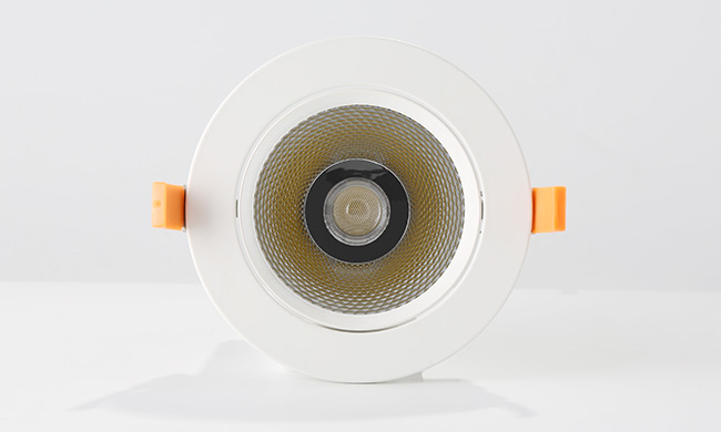 華輝照明成立于1987年，是一家專業(yè)生產(chǎn)LED辦公吊線燈,led面板燈,面板燈廠家,直發(fā)光面板燈，側(cè)發(fā)光面板燈的大型企業(yè)。