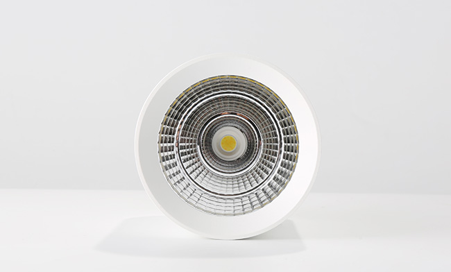 華輝照明成立于1987年，是一家專業(yè)生產(chǎn)LED辦公吊線燈,led面板燈,面板燈廠家,直發(fā)光面板燈，側(cè)發(fā)光面板燈的大型企業(yè)。