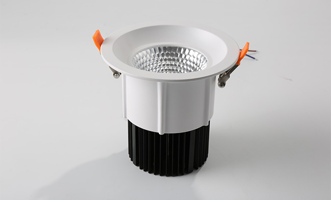 5寸雙色COB筒燈 調(diào)光調(diào)色LED筒燈 開孔 ¢140mm 5寸雙色COB筒燈 調(diào)光調(diào)色LED筒燈 開孔 ¢140mm